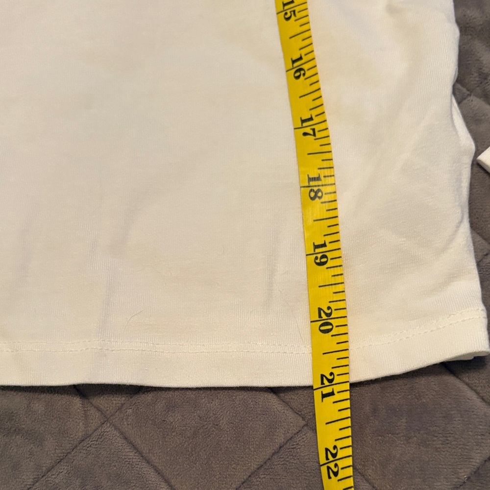 Old Navy Women's white V-Neck Blouse. Size small tall - Picture 4 of 4